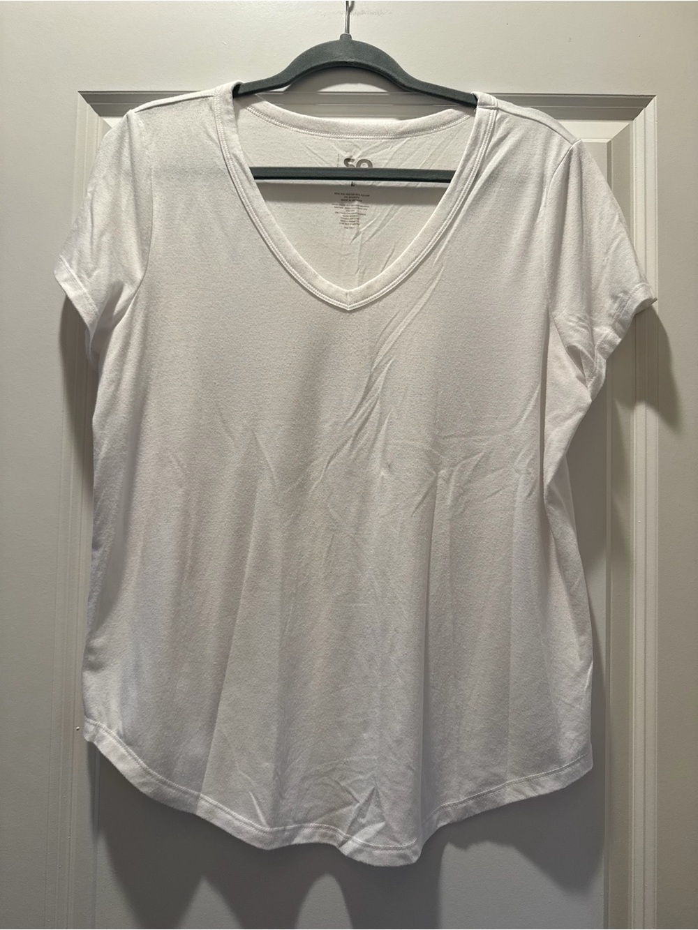 SO Women's White V-Neck Short Sleeve Tee